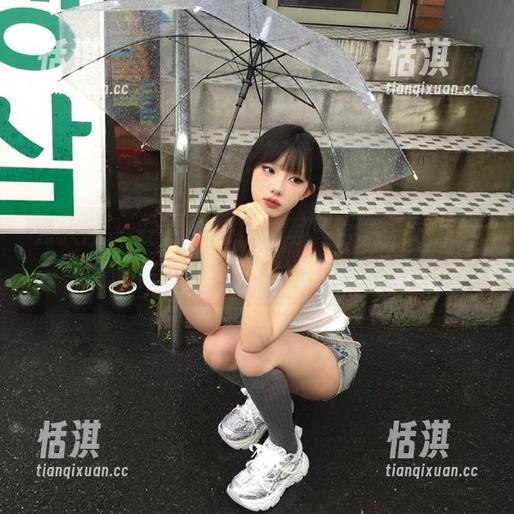 秀人网 - 安然儿短裤的写真合集，分享她如何将简单穿搭演绎出无限魅力