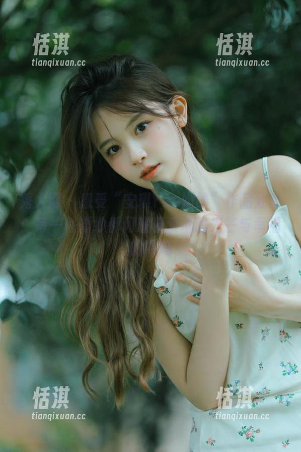 秀人网 - 感受“安琪Yee婚纱”作品分享：每一件婚纱都闪耀着爱情的光芒与幸福的共鸣