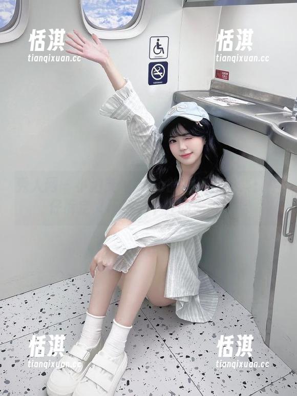 秀人网 - 小泡芙winna的在线作品集：牛仔裤定义风格与个性的无限可能