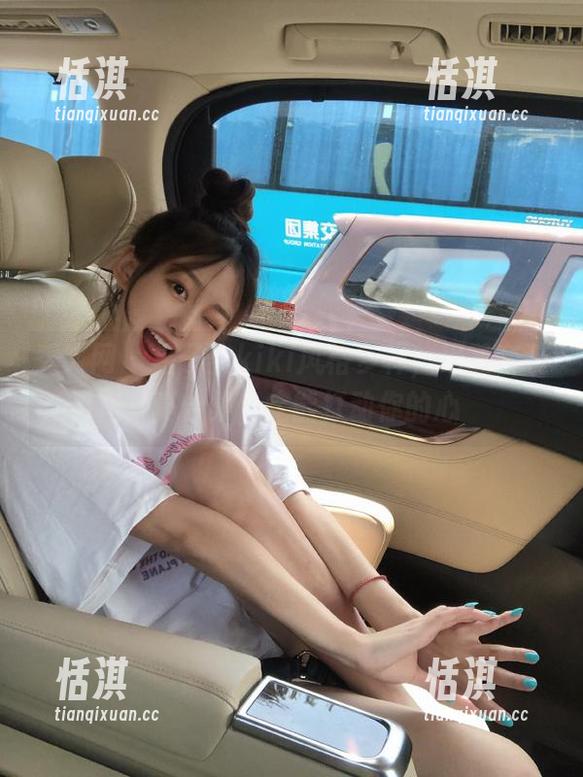 秀人网-星子柒kiki 秀人网 - 星子柒kiki风格多样,绝美套装写真合集,定能打动你的心
