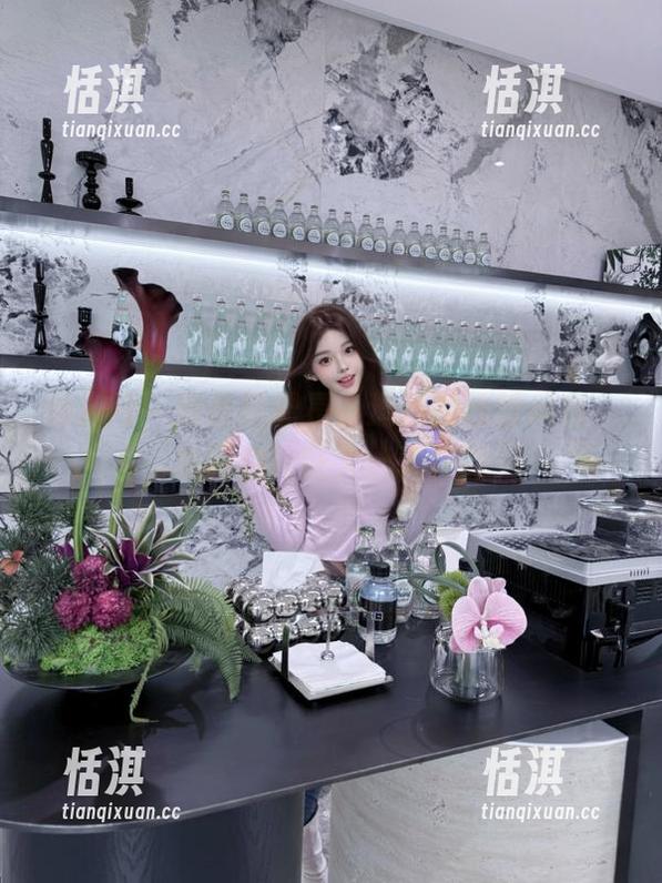 秀人网 - 黑丝搭配是小逗逗的独特风格，美图照片让人心驰神往