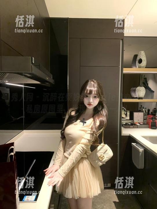 秀人网 - 沉醉在柴婉艺Averie的办公室私房原图里，发现她的不一样！
