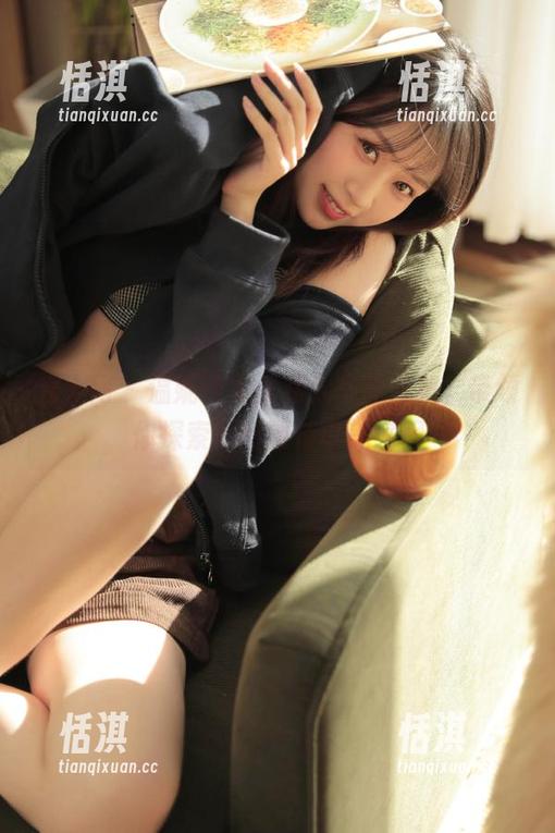 秀人网 - 温妮连衣裙私人写真合集，带领你探索她的独特审美世界