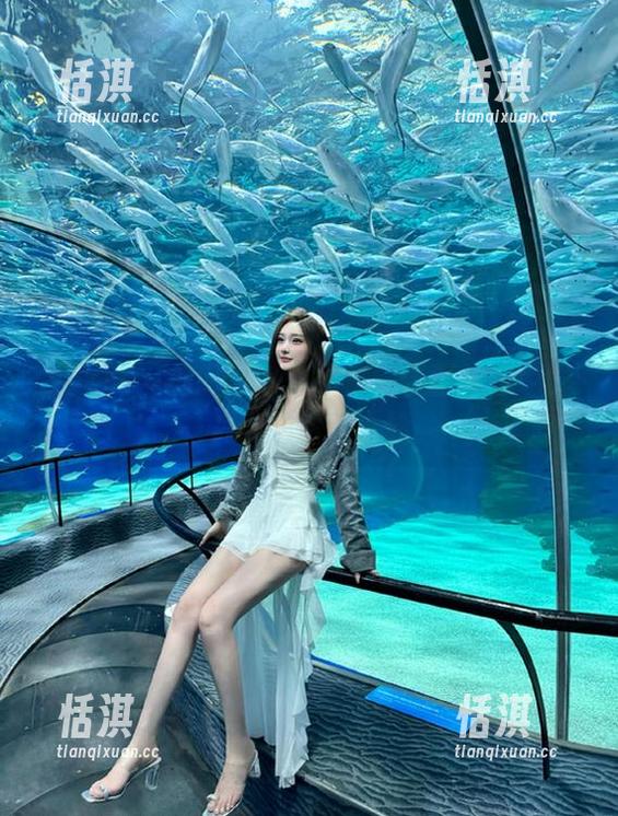 秀人网 - 私房图包大揭秘：爱酱里粉色影片中的童话世界