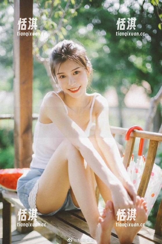 秀人网 - 甜美私拍资源：王俪丁的棉袜写真，给你满满温暖哦！