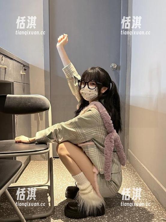 秀人网 - 在天台上，王曼柔为你呈现最美的写真资源，一起欣赏吧！