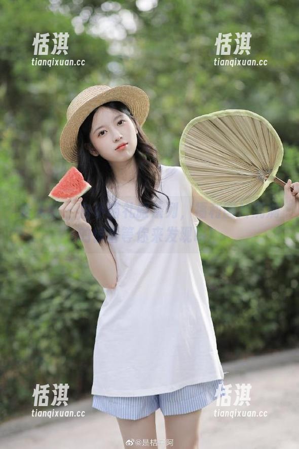 秀人网 - 白小喵礼服系列，福利图片满满的惊喜等你来发现哦！
