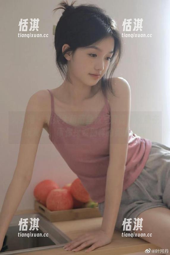 秀人网 - 米妮大萌萌丝袜写真高清资源在线观看，带你探索别样的美丽世界