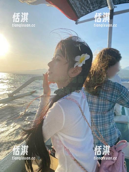 秀人网 - 跟随“米妮大萌萌”走进户外，感受不一样的写真图包魅力