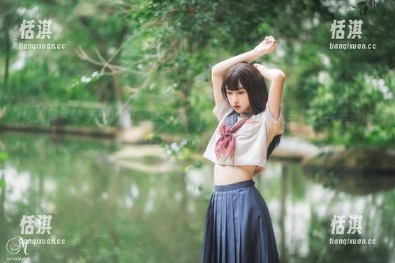 秀人网 - “美七Mia蕾丝”艺术写真发布：原图与照片完美融汇，展现她的不凡气质。