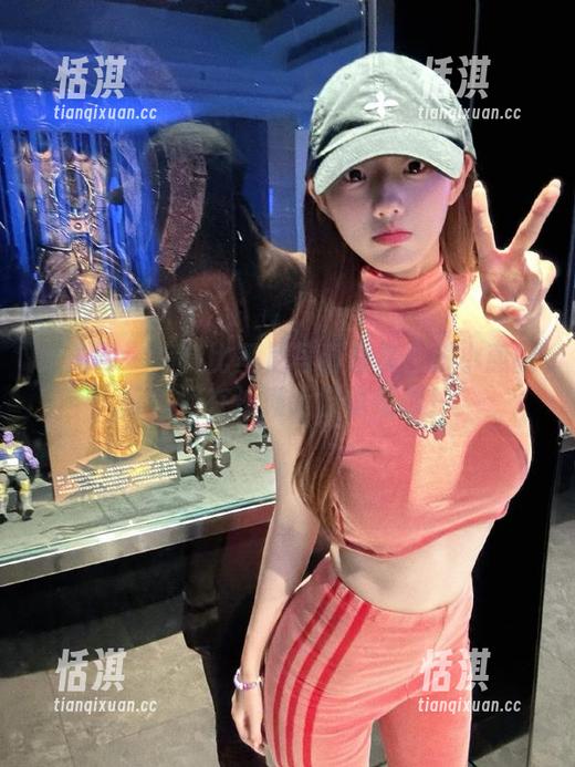 秀人网 - 高清比基尼写真合集：谢小蒽教你如何在沙滩上自信绽放！