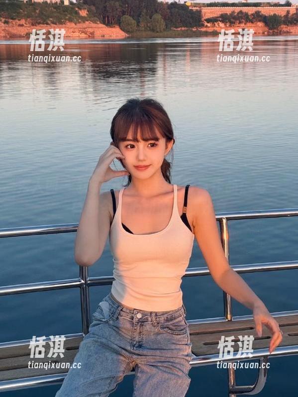 秀人网-软软roro 秀人网 - 软软roro的短裙写真作品:每一幕都令人心动的资源分享