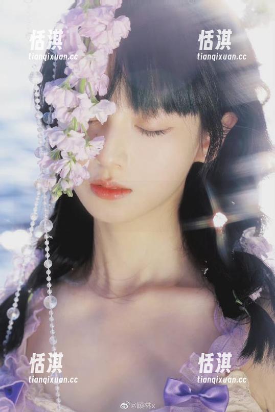 秀人网 - 龙雪儿泳衣写真分享：让你重新定义泳游的美丽！