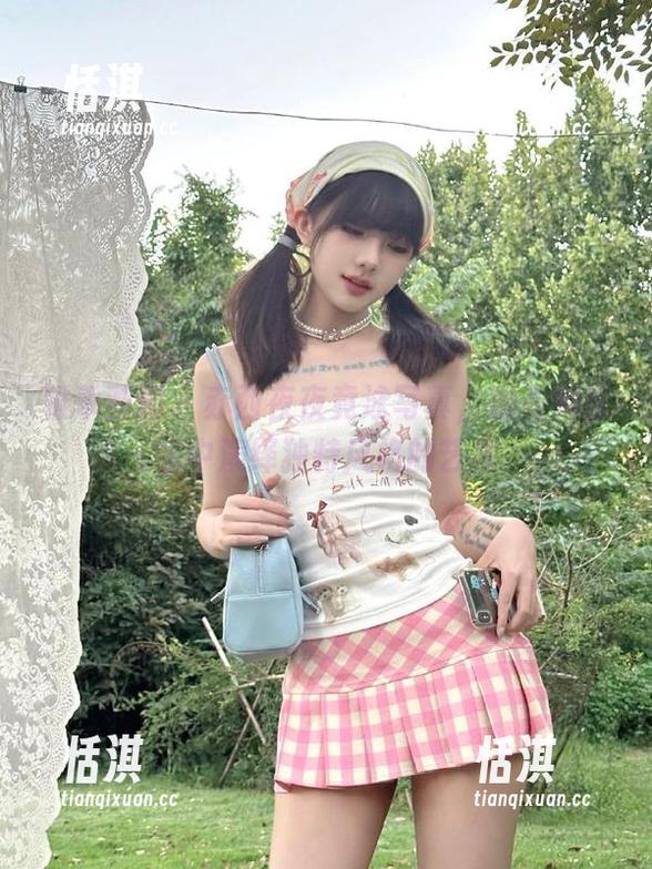 稚乖画册-赤西夜夜 稚乖画册 - 赤西夜夜竟泳写真,观看她在水中演绎独特风格的艺术