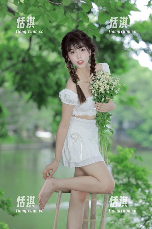 稚乖画册 - 赤西夜夜最新力作：晴空户外软妹写真作品，尽在网盘等你发现!