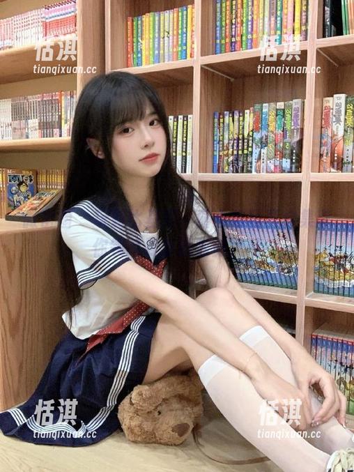 微密圈 - 玩转比基尼，童小芯写真合集带你领略夏季的炫丽风情