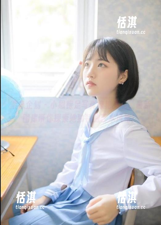 紧急企划 - 小恩裸足写真惊艳亮相，最新图库带你探索她独特的艺术风格！