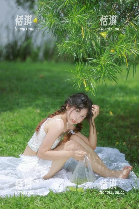 纳丝摄影 - 全新王静怡写真集：白丝演绎下的柔美与活泼，惊喜不断