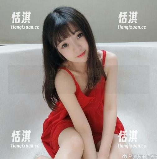 绮梦摄影 - 小艺礼服高清图集：优雅与美丽交织的时尚诗篇