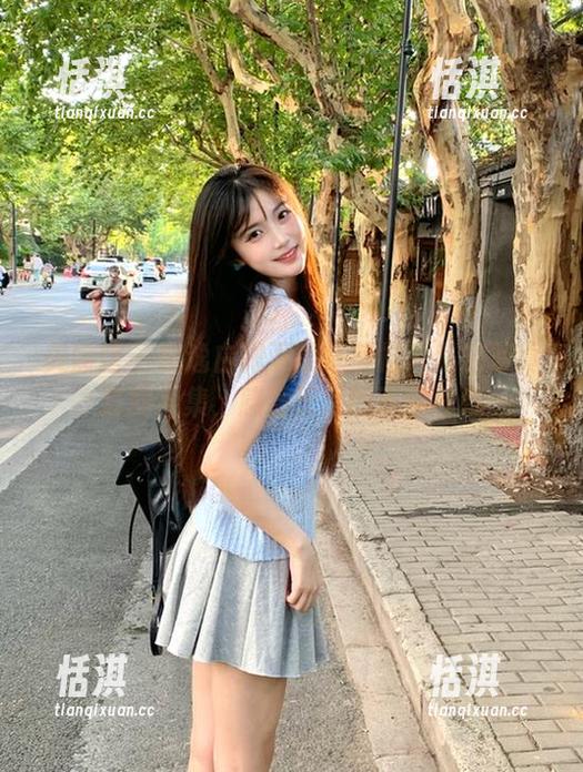 美媛馆 - 飘逸白裙下的任莹樱：私密写真套图合集，感受无尽的青春气息