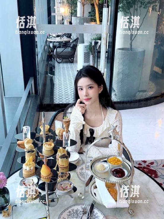 美媛馆 - 伊小七MoMo镜头下的校园生活：精美写真套图记录每一瞬间