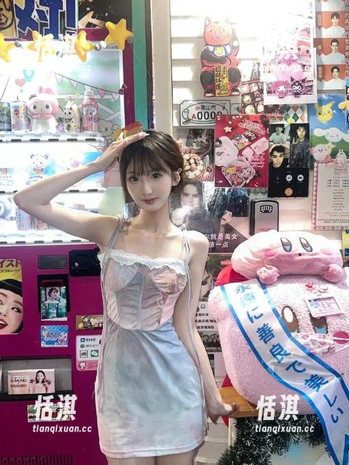 套图更新：肉扣热热子最新皮衣写真，不容错过的时尚美丽瞬间