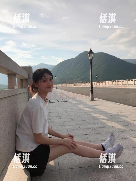 肉扣热热子 坚持无圣光风格,肉扣热热子倾情奉献贴心奶牛女仆写真作品