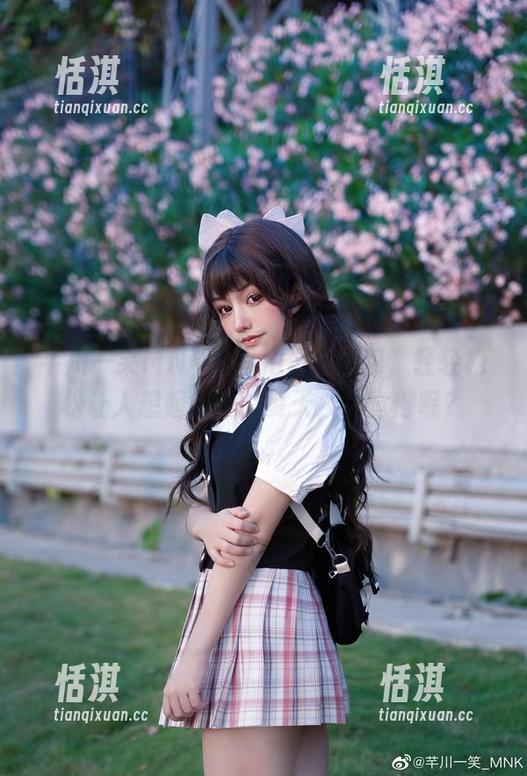 芊川一笑MNK的私拍白裙图包，轻轻松松让人想起最美的夏天，你觉得呢？