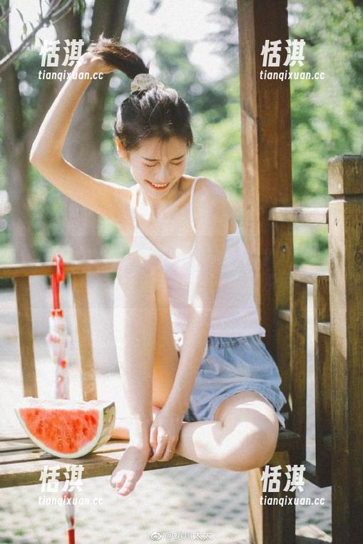 花漾show-周于希Sandy 花漾show - 下载周于希Sandy的裸足图包,邂逅脚与自然的惬意瞬间