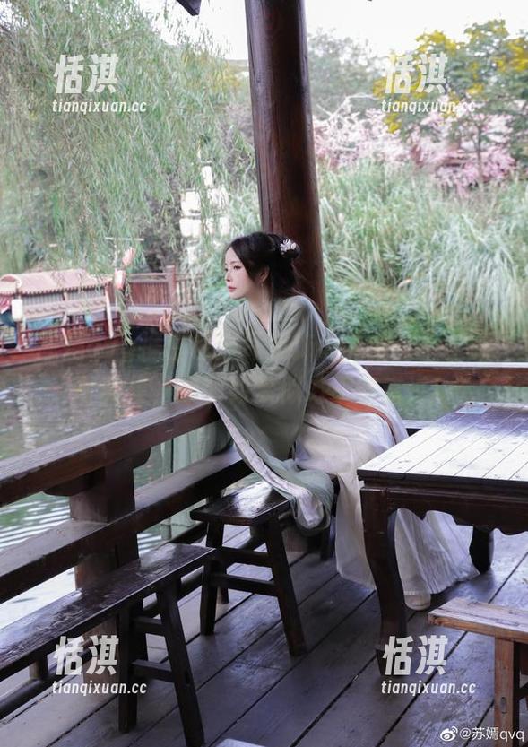 苏嫣qvq携白色猫耳头饰闪亮登场：全新写真集，原图如梦似幻不容错过！