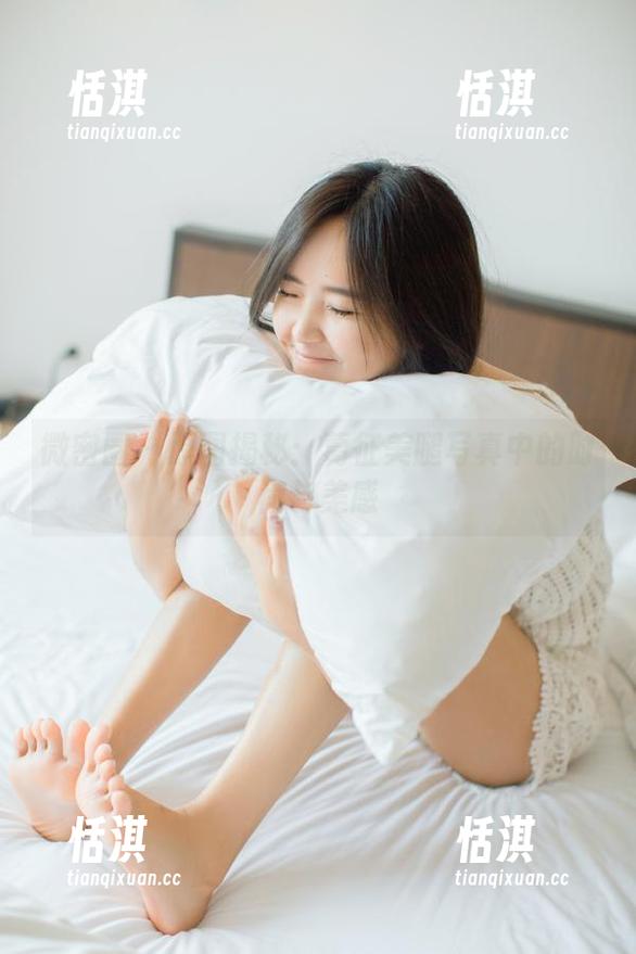 葛征 微密圈 - 原图揭秘:葛征美腿写真中的时尚与美感