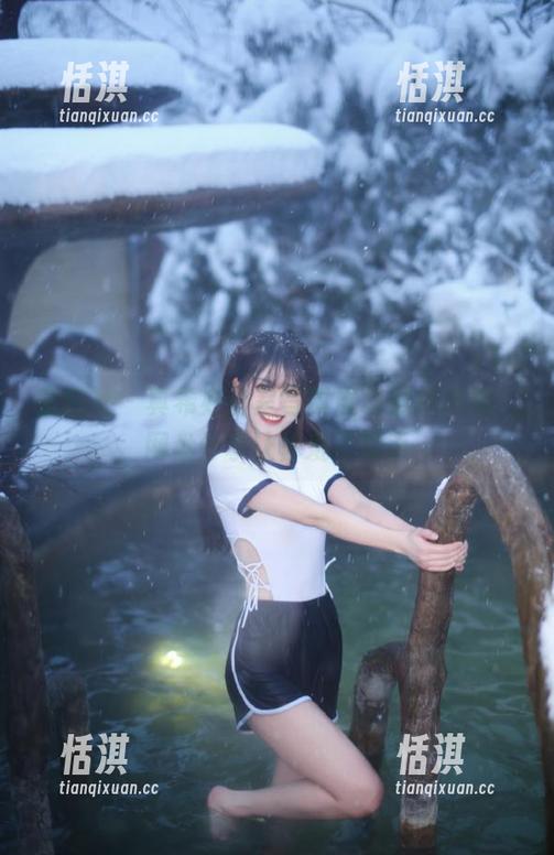 蜜桃社 - 真希办公室写真展现别样风情，网盘分享让你爱不释手