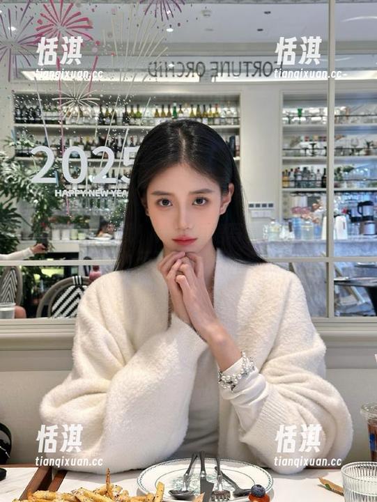 蜜桃社 - 猛戳！铃木短裙写真合集分享：她的魅力无法抵挡，快来围观！
