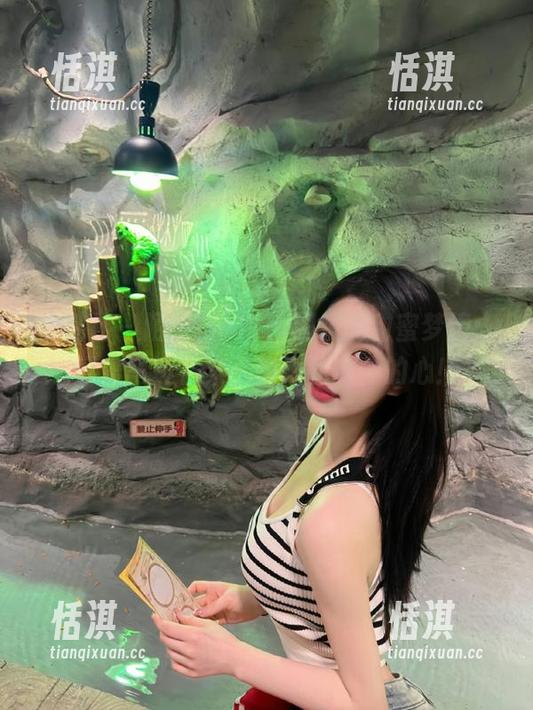 蜜桃社 - 陌子Mandy眼镜的甜蜜梦境：可爱写真合集，瞬间治愈你的心！