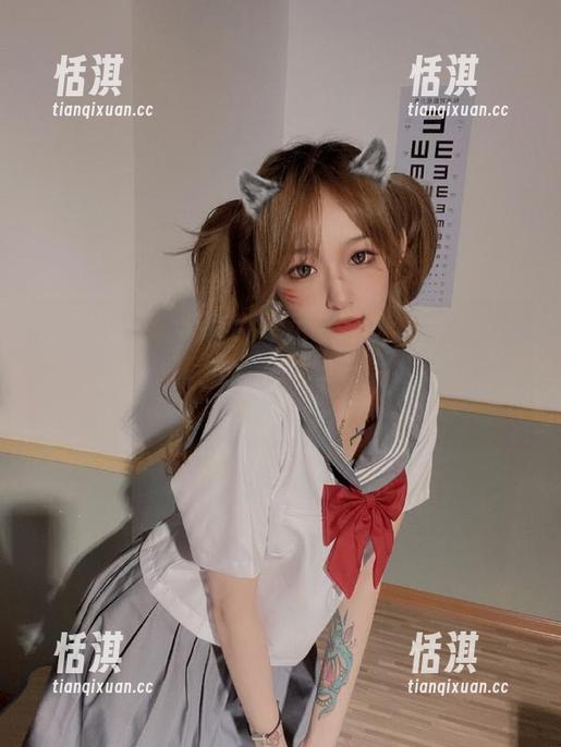 袜啵啵 - 稚予诱人裸足穿鞋淋水剧情（花絮版）免费套图，快来领取这份夏日清凉！