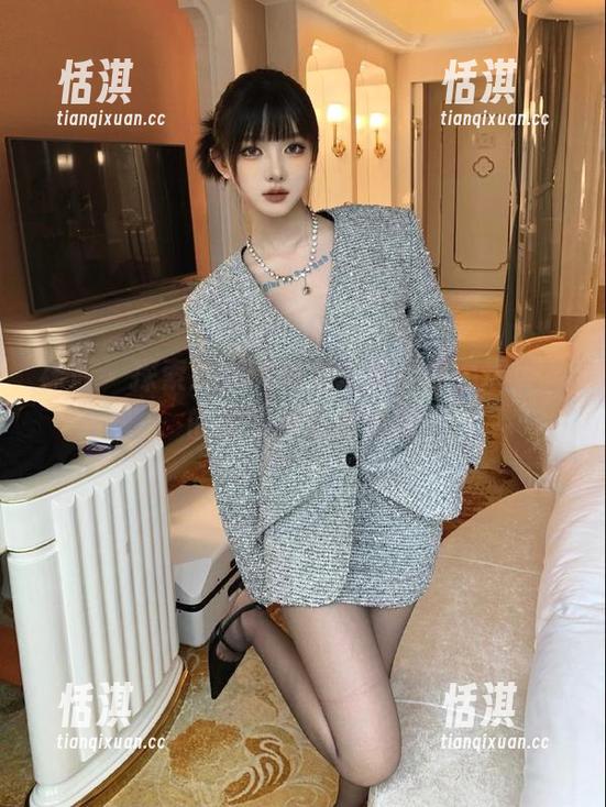 袜涩 - 探索思甜的裸足之美，原图展现她的优雅与自然氛围