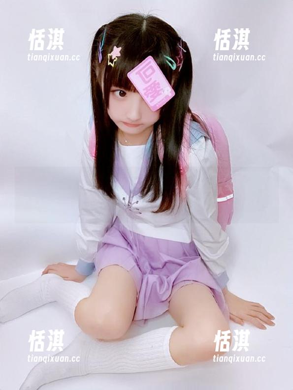 觅芙少女 - 菜菜短裤美图写真：引领时尚潮流，展现无尽魅力与个性风采