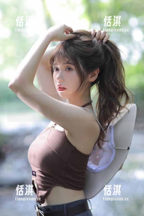 语画界 - 周于希Sandy黑色私拍图集：优雅与力量的完美交织
