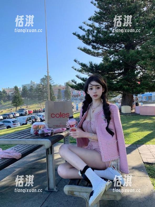 语画界-杨紫嫣Cynthia 语画界 - 观看杨紫嫣Cynthia的红裙写真,感受每一张图片背后的故事和情感!