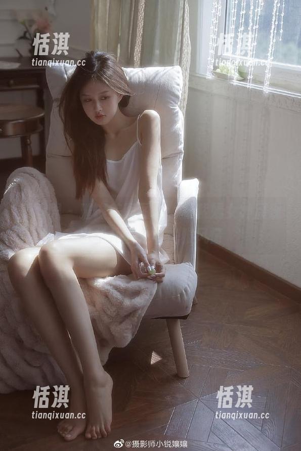 语画界-杨紫嫣 语画界 - 璀璨美图图集,杨紫嫣女神展现出非凡魅力与优雅风情