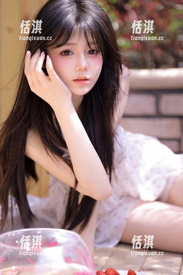 语画界-林乐一 语画界 - 你绝对想不到,林乐一泳装写真原图会如此惊艳!