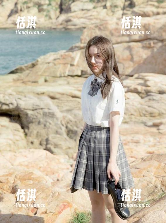 语画界 - 言沫黑丝职场秘书OL：原图更新再现职场风情，快来看看她的独特魅力！