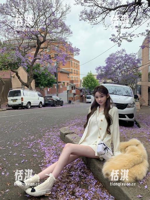 轻兰映画倾情呈现：不可错过的校服白丝套图下载，瞬间回到青葱岁月
