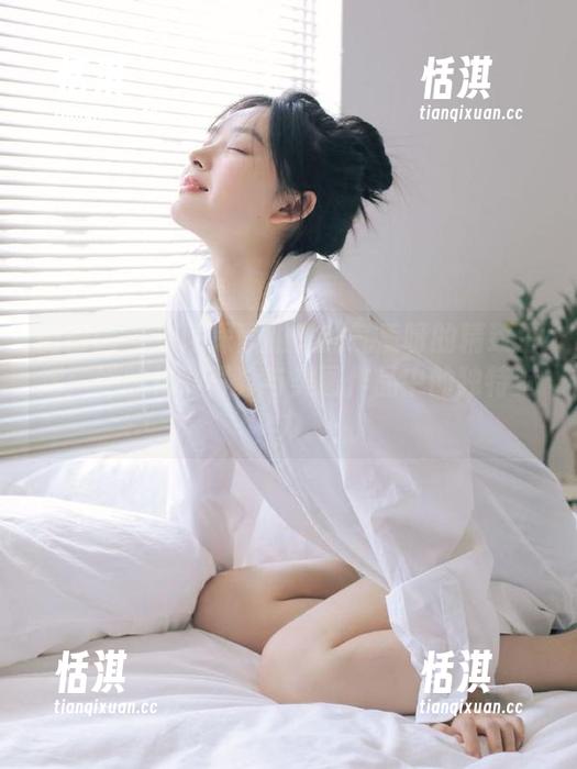 雅雅的气质呀 微密圈 - 一同探索雅雅的气质呀的精致生活:她的秘书写真与美图作品中的独特魅力
