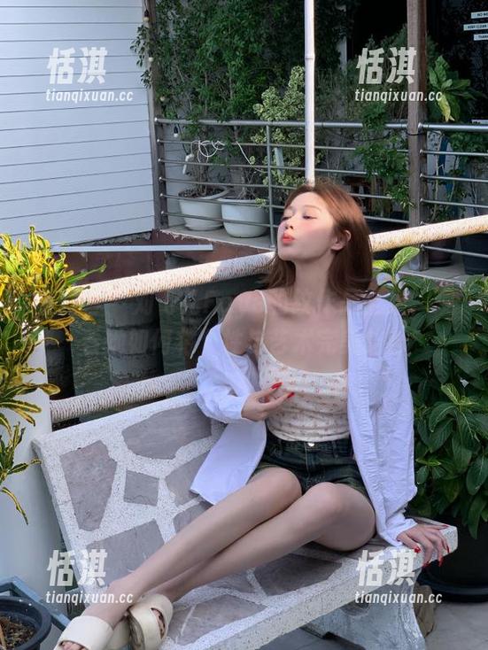 青豆客-刘飞儿Faye 青豆客 - 刘飞儿Faye豹纹作品全集,观看她如何将个性与艺术完美结合