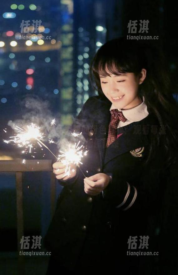 青豆客 - 尽在易阳的粉色写真：观看每张图片的细腻情感