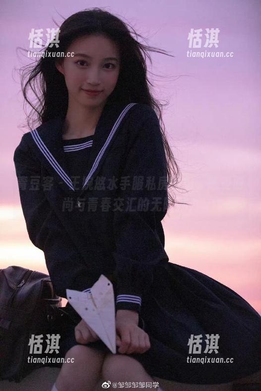 青豆客-王婉悠 青豆客 - 王婉悠水手服私房图包,感受时尚与青春交汇的无限魅力