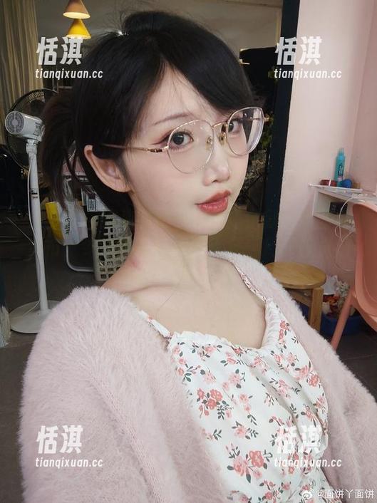 面饼仙儿 来自面饼仙儿的秘书灵感:全新cos图包发布,令你的写真视野大开,尽享视觉盛宴!