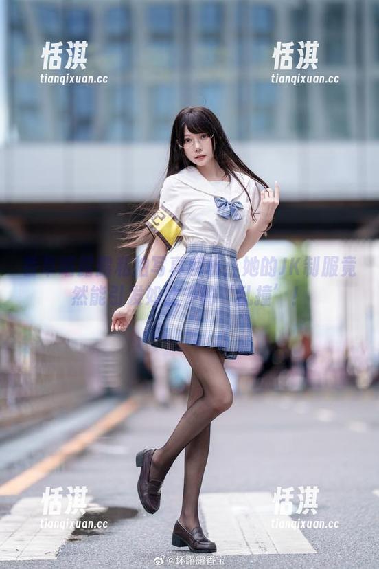 香草喵露露 香草喵露露私拍写真解析:她的JK制服竟然能引发如此多的‘乱撞’!