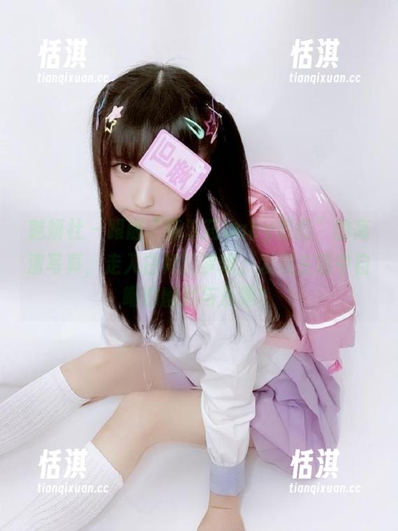 魅妍社 - 跟随“萌汉药baby很酷”的高清写真，走入白裙的梦境，发现生活中自嘲的幽默与乐趣！